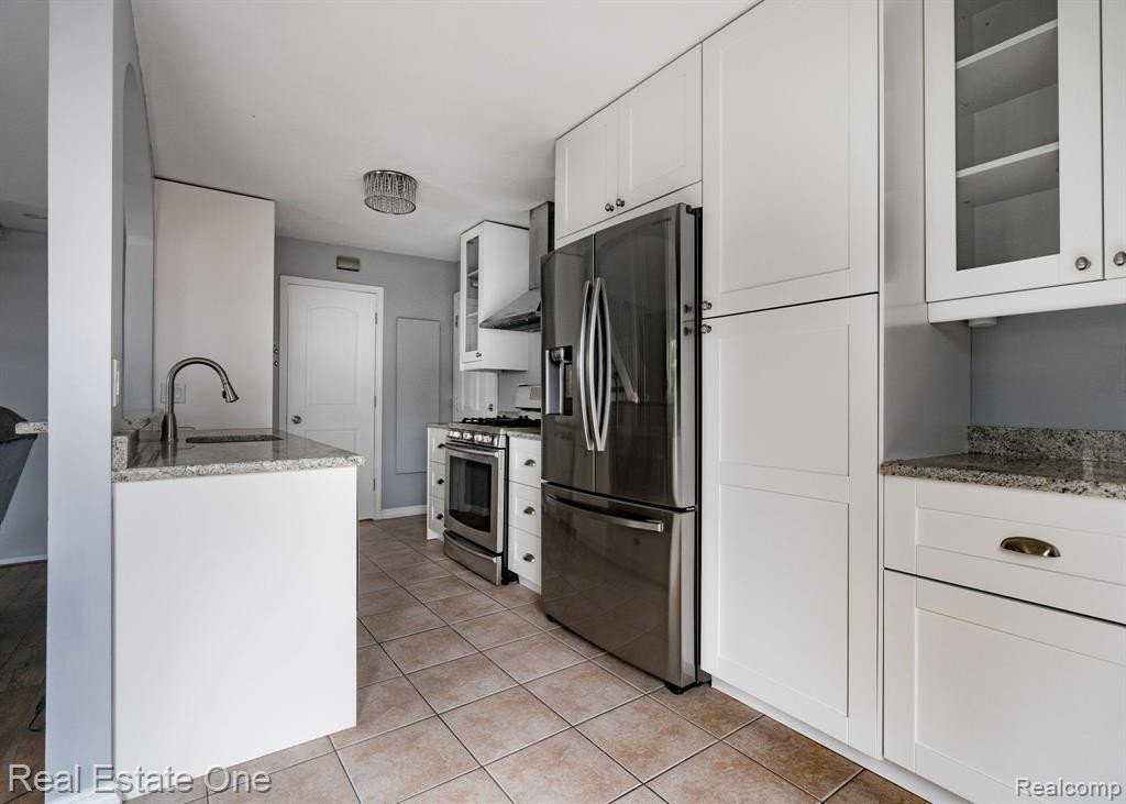 23675 STONEHENGE Boulevard, Novi, MI — Photo 14