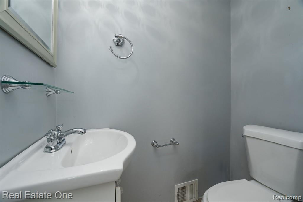 23675 STONEHENGE Boulevard, Novi, MI — Photo 21