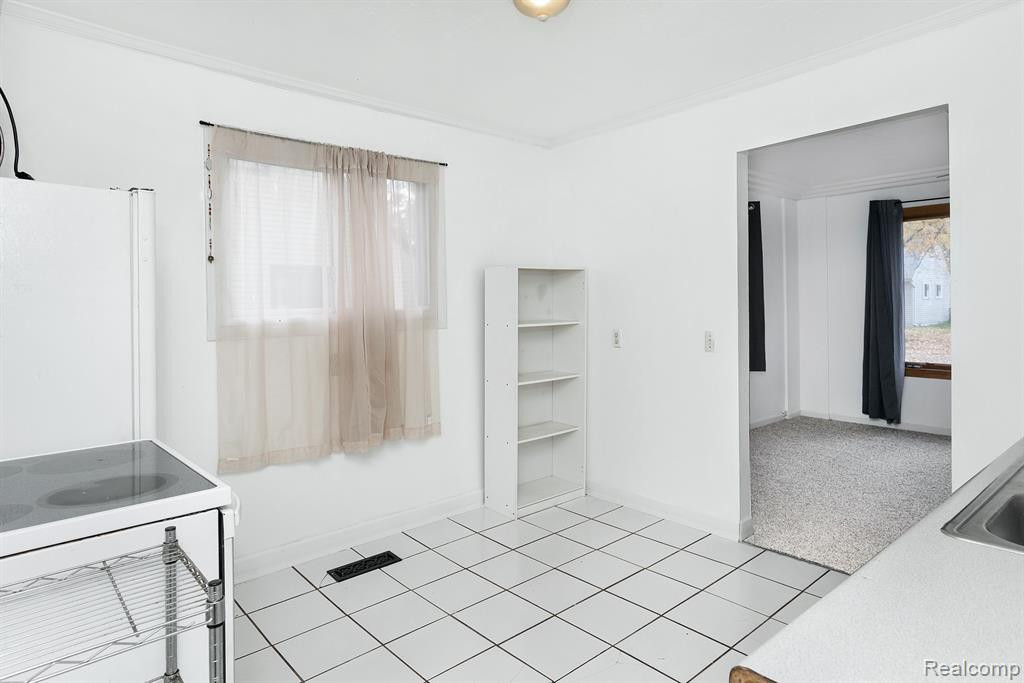 631 WOODLAWN Avenue, Ypsilanti, MI 48198 — Photo 8
