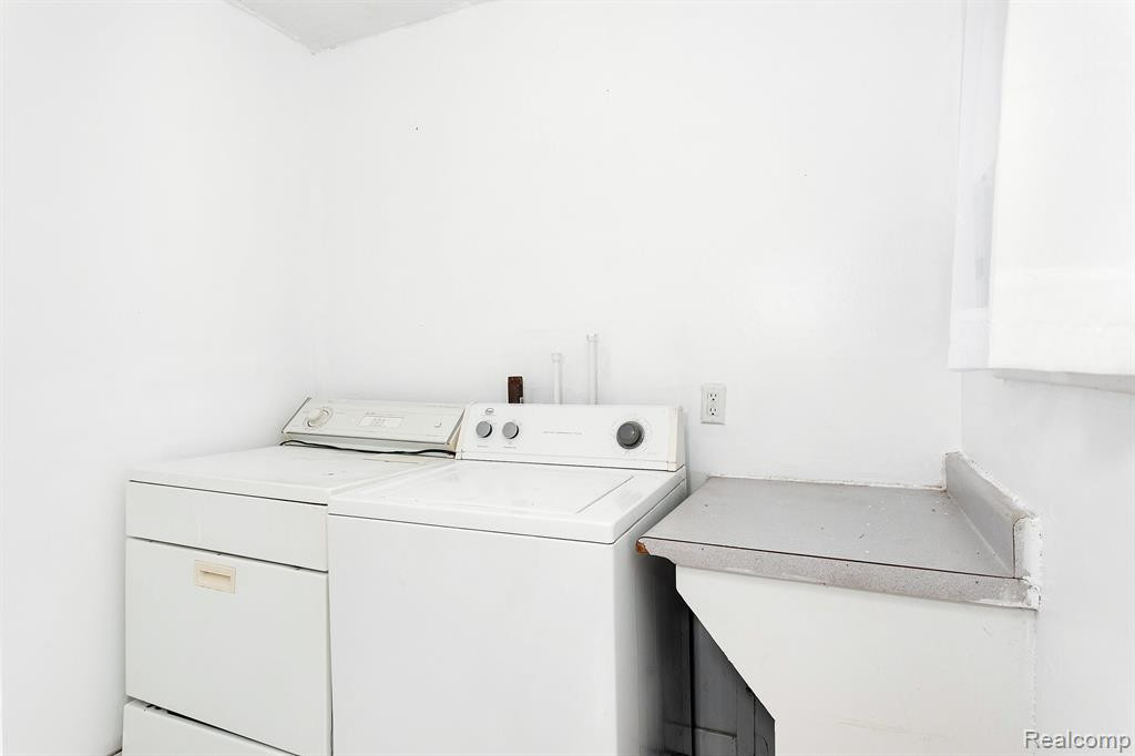 631 WOODLAWN Avenue, Ypsilanti, MI 48198 — Photo 9
