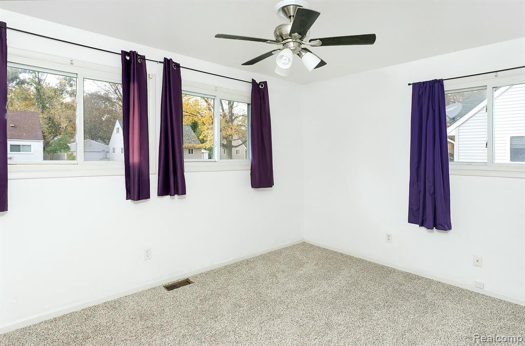 631 WOODLAWN Avenue, Ypsilanti, MI 48198 — Photo 10