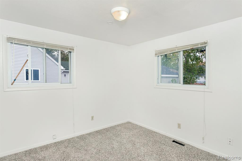 631 WOODLAWN Avenue, Ypsilanti, MI 48198 — Photo 12