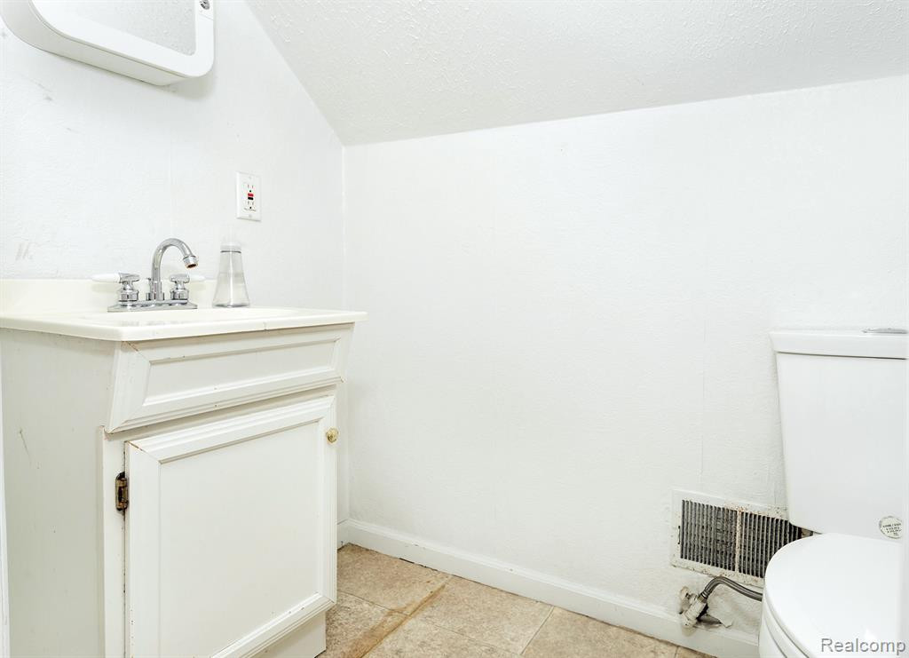 631 WOODLAWN Avenue, Ypsilanti, MI 48198 — Photo 19