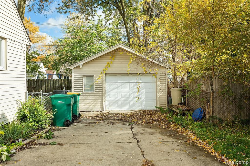 631 WOODLAWN Avenue, Ypsilanti, MI 48198 — Photo 20