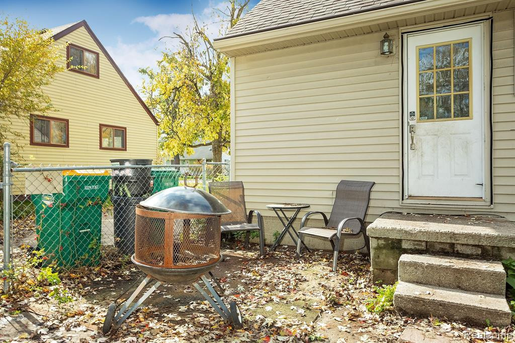 631 WOODLAWN Avenue, Ypsilanti, MI 48198 — Photo 21
