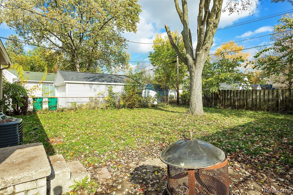 631 WOODLAWN Avenue, Ypsilanti, MI 48198 — Photo 22