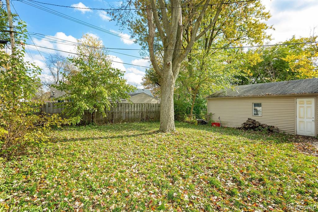 631 WOODLAWN Avenue, Ypsilanti, MI 48198 — Photo 23
