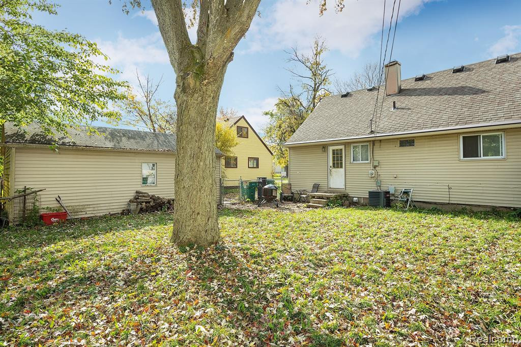 631 WOODLAWN Avenue, Ypsilanti, MI 48198 — Photo 24