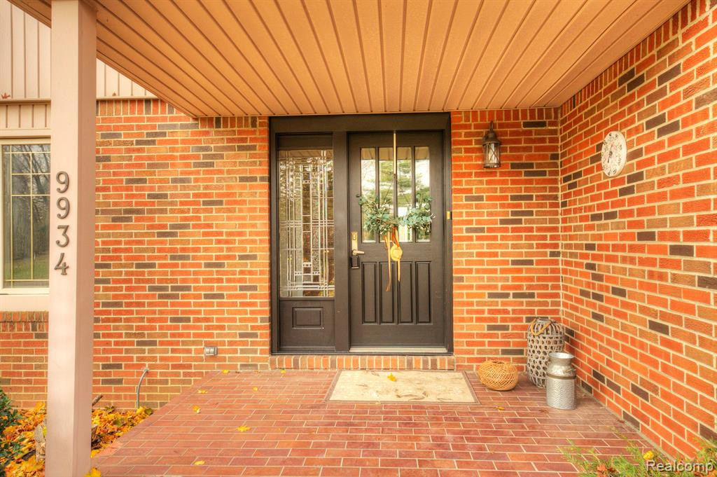 9934 DALEVIEW Drive, South Lyon, MI 48178 — Photo 2