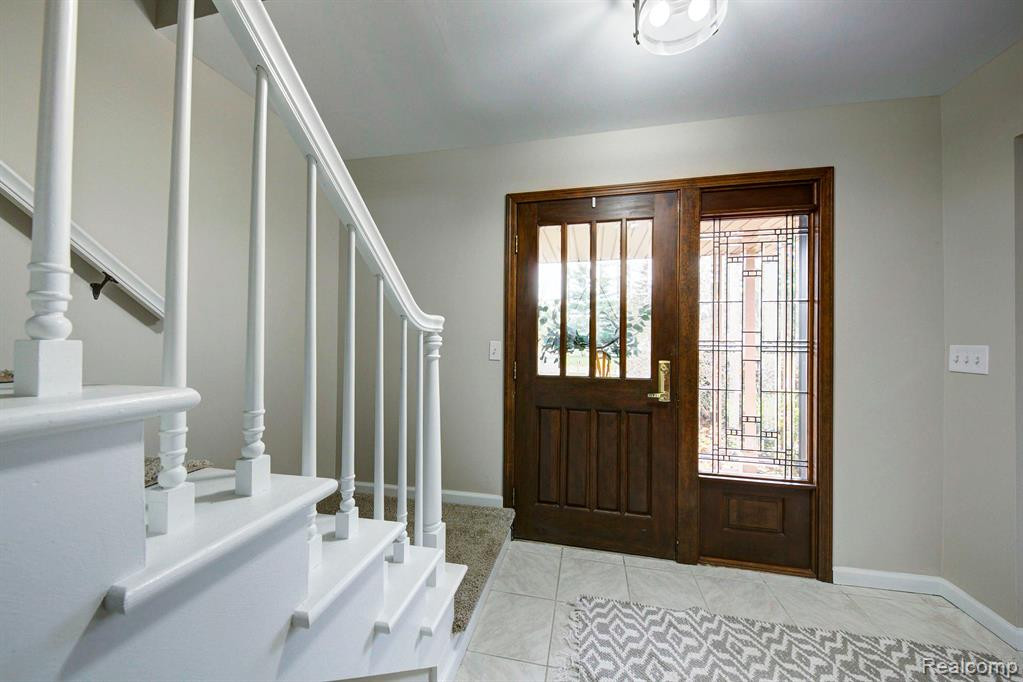 9934 DALEVIEW Drive, South Lyon, MI 48178 — Photo 3