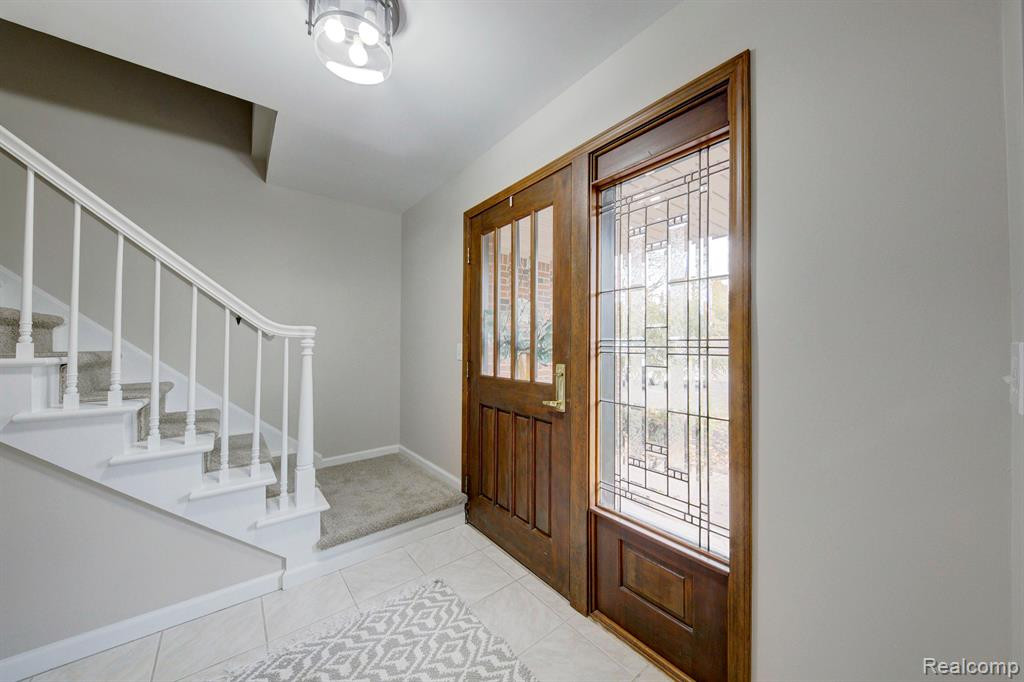 9934 DALEVIEW Drive, South Lyon, MI 48178 — Photo 4