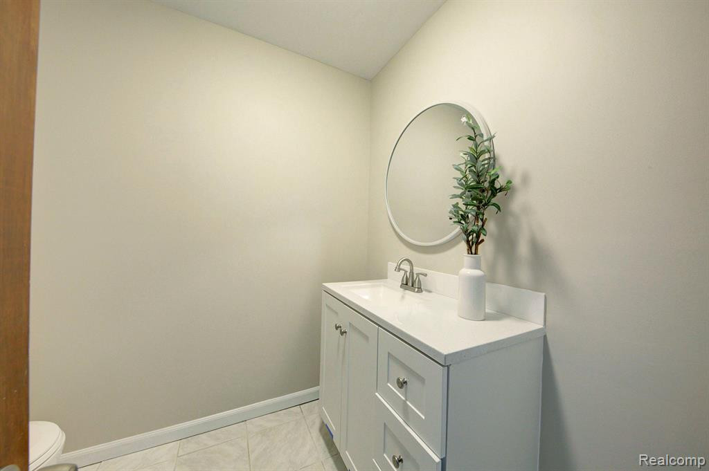 9934 DALEVIEW Drive, South Lyon, MI 48178 — Photo 7