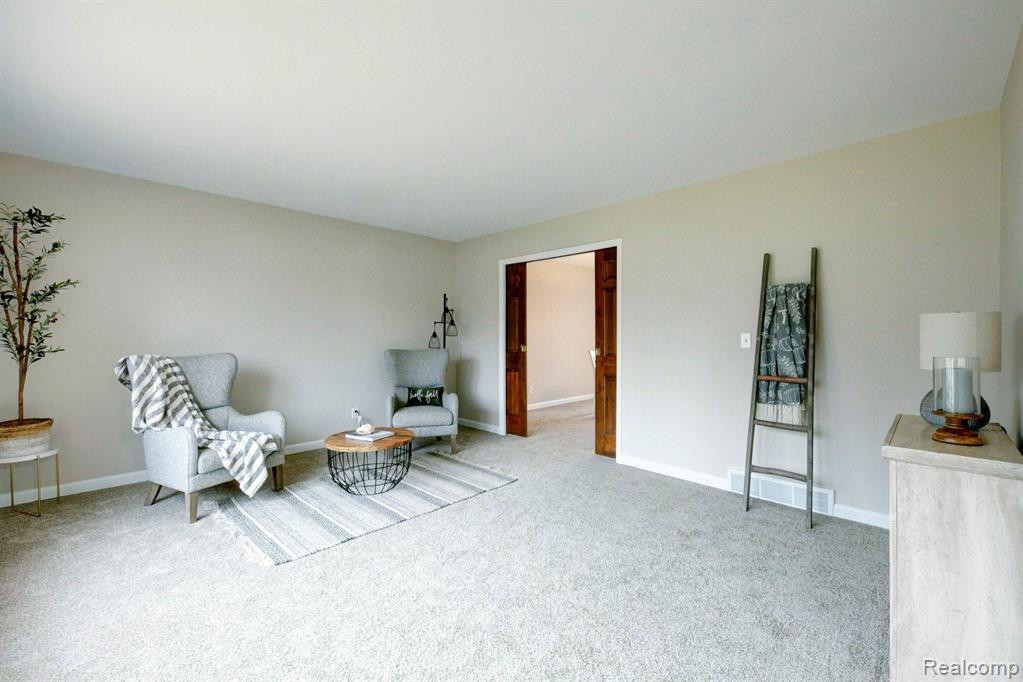 9934 DALEVIEW Drive, South Lyon, MI 48178 — Photo 8