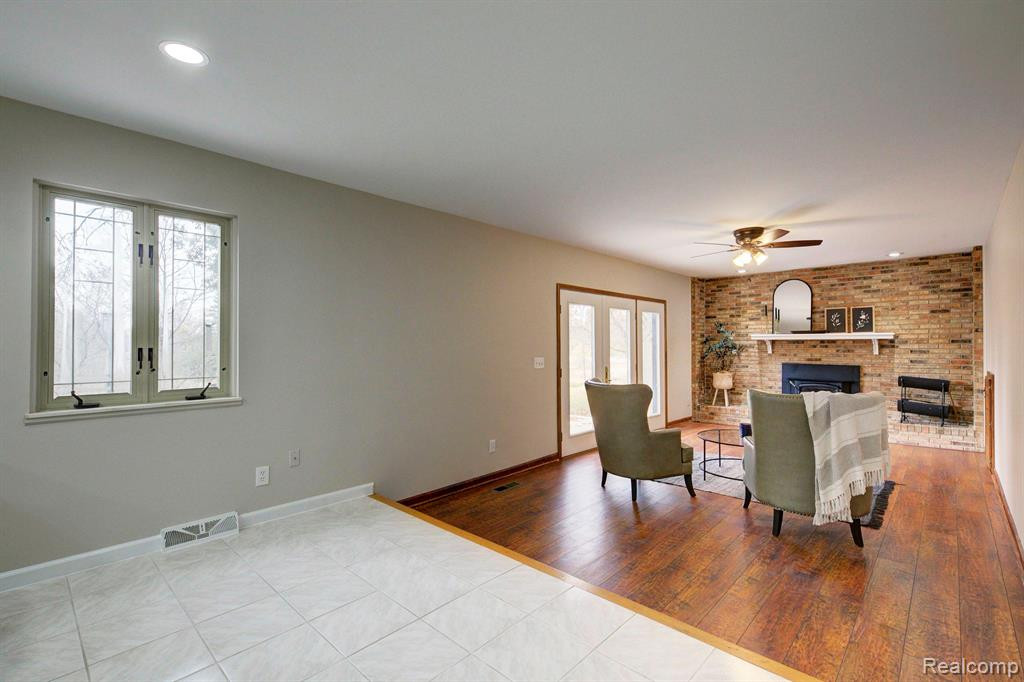 9934 DALEVIEW Drive, South Lyon, MI 48178 — Photo 18