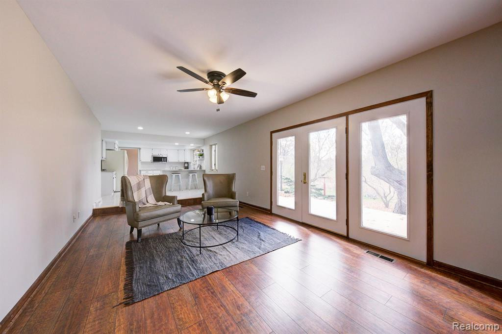 9934 DALEVIEW Drive, South Lyon, MI 48178 — Photo 21