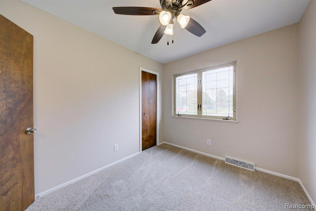 9934 DALEVIEW Drive, South Lyon, MI 48178 — Photo 27