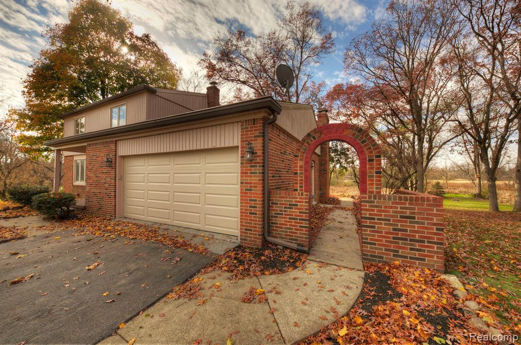 9934 DALEVIEW Drive, South Lyon, MI 48178 — Photo 34