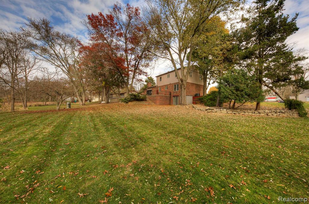 9934 DALEVIEW Drive, South Lyon, MI 48178 — Photo 39