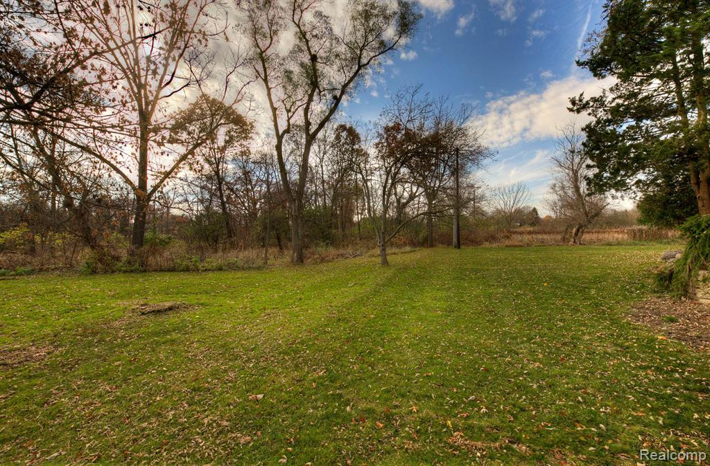 9934 DALEVIEW Drive, South Lyon, MI 48178 — Photo 40