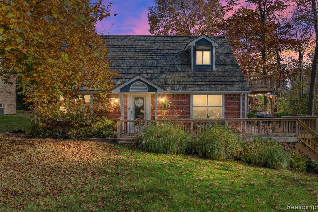 3895 LAKEVIEW Boulevard, Orchard Lake Village, MI 48324 — front exterior