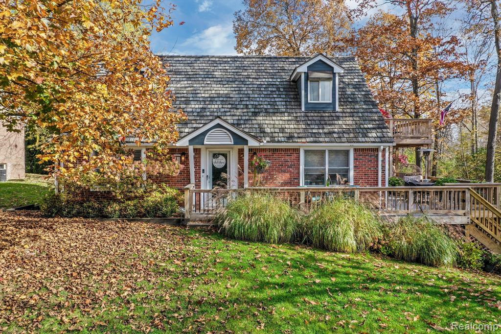 3895 LAKEVIEW Boulevard, Orchard Lake Village, MI 48324 — Photo 2
