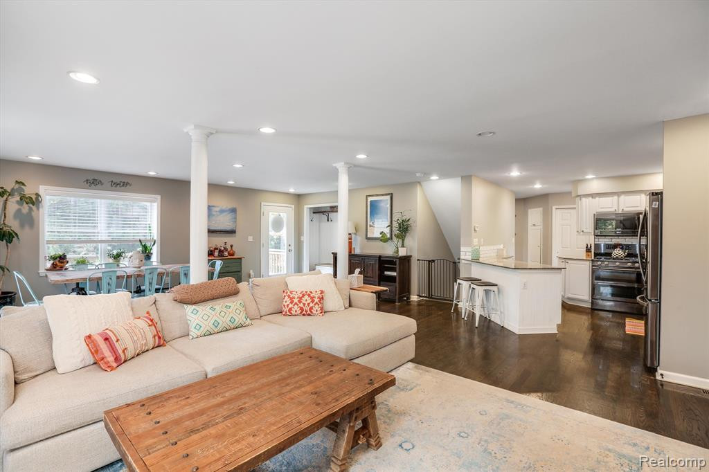 3895 LAKEVIEW Boulevard, Orchard Lake Village, MI 48324 — Photo 5