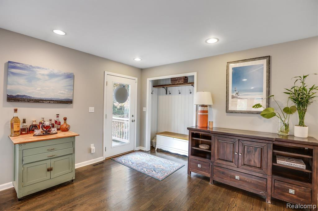 3895 LAKEVIEW Boulevard, Orchard Lake Village, MI 48324 — Photo 13