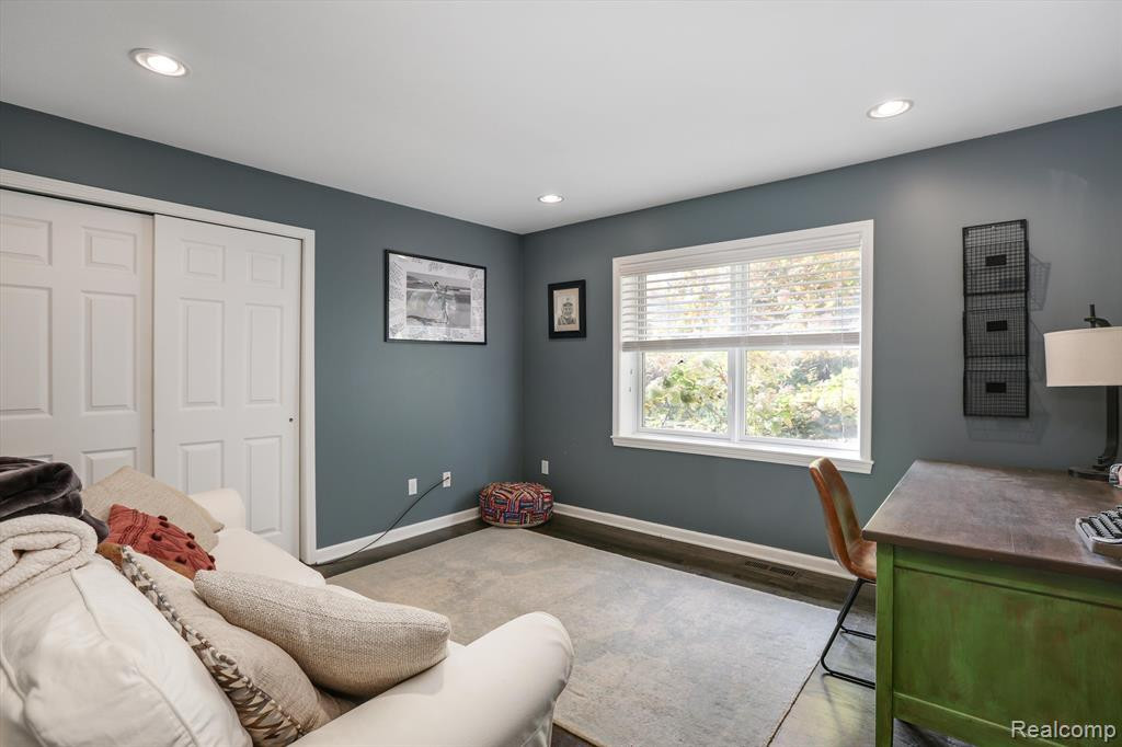 3895 LAKEVIEW Boulevard, Orchard Lake Village, MI 48324 — Photo 16