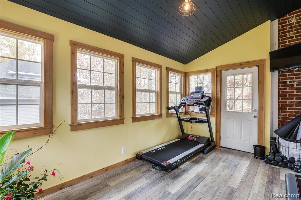 3895 LAKEVIEW Boulevard, Orchard Lake Village, MI 48324 — Photo 26