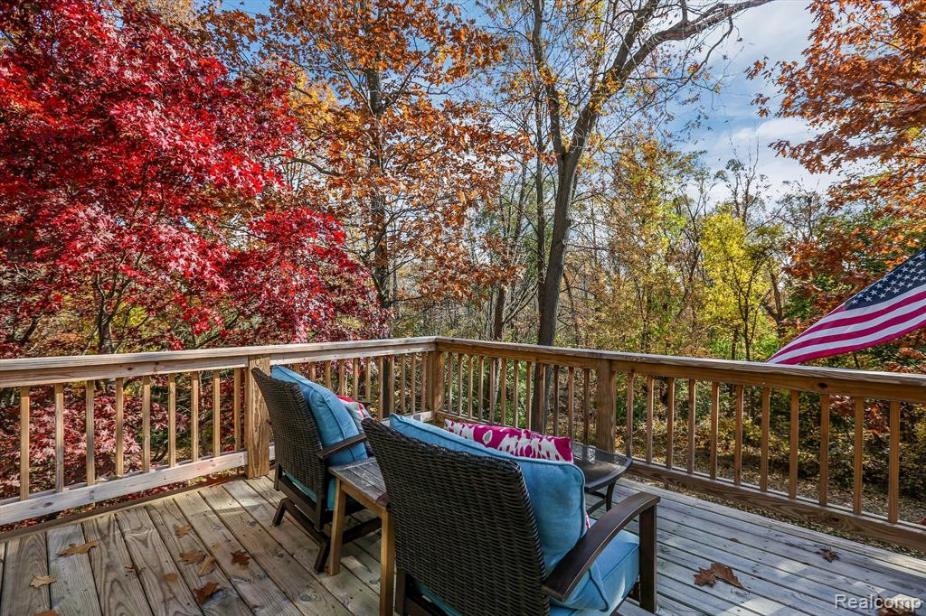3895 LAKEVIEW Boulevard, Orchard Lake Village, MI 48324 — Photo 27