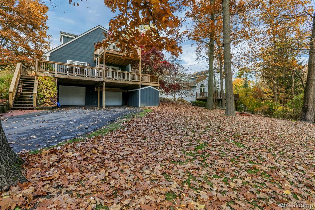 3895 LAKEVIEW Boulevard, Orchard Lake Village, MI 48324 — Photo 32