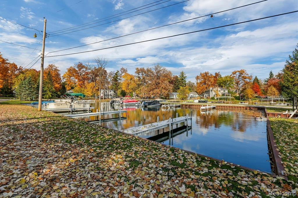 3895 LAKEVIEW Boulevard, Orchard Lake Village, MI 48324 — Photo 39