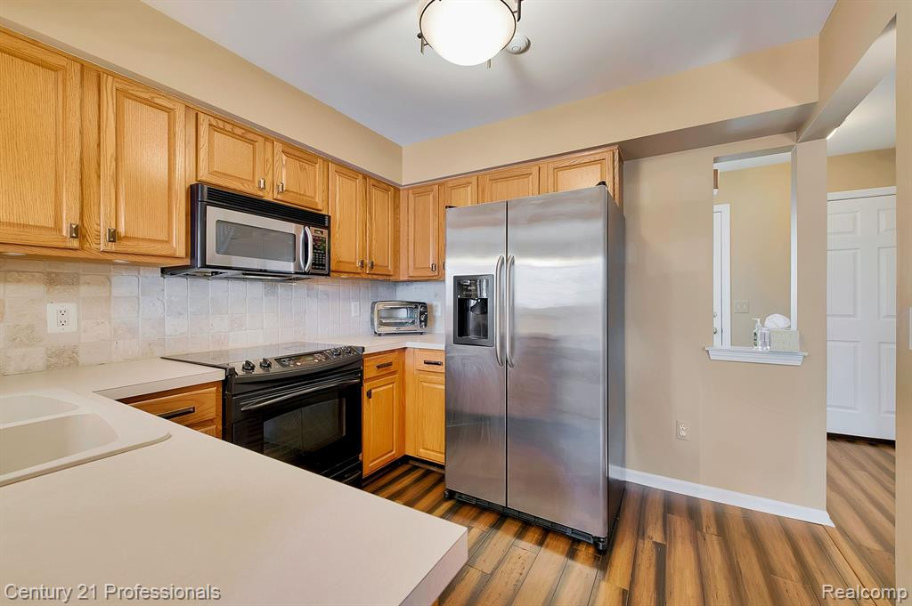 4231 HUNTERS Circle W, Canton, MI 48188 — Photo 7