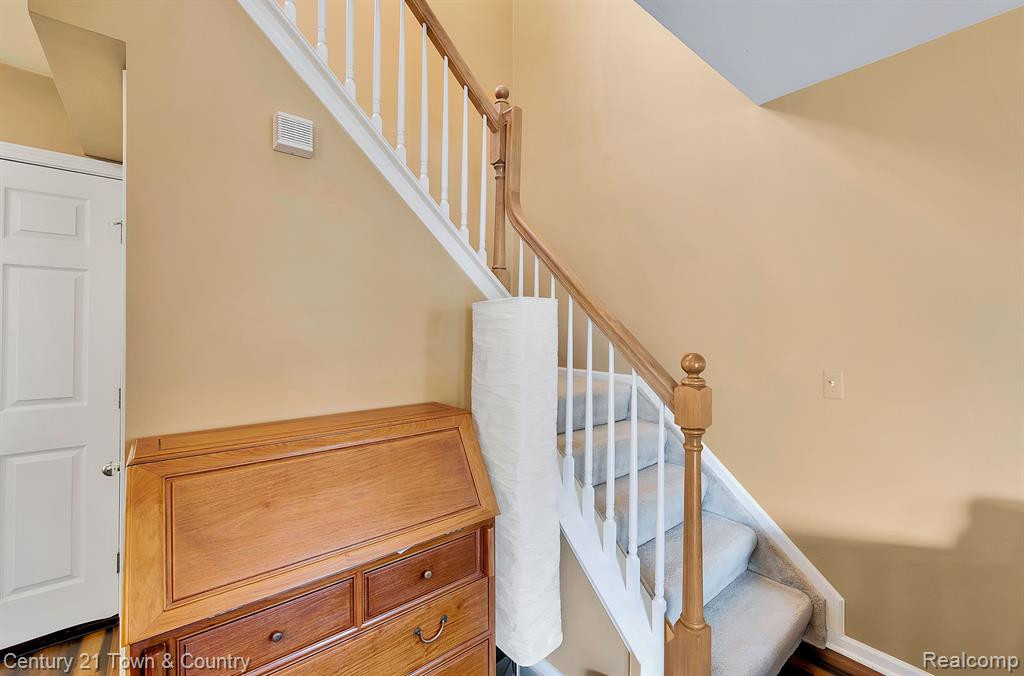 4231 HUNTERS Circle W, Canton, MI 48188 — Photo 11