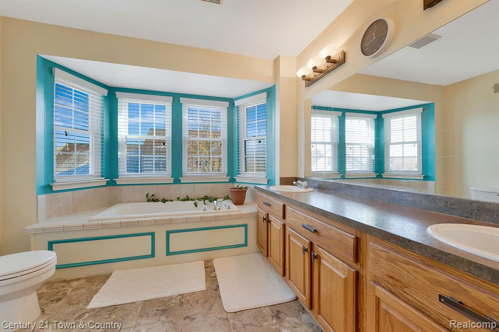 4231 HUNTERS Circle W, Canton, MI 48188 — Photo 14