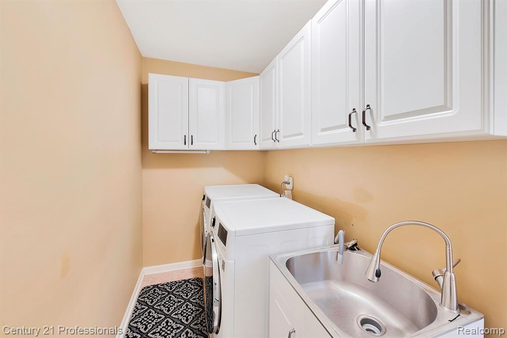 4231 HUNTERS Circle W, Canton, MI 48188 — Photo 18