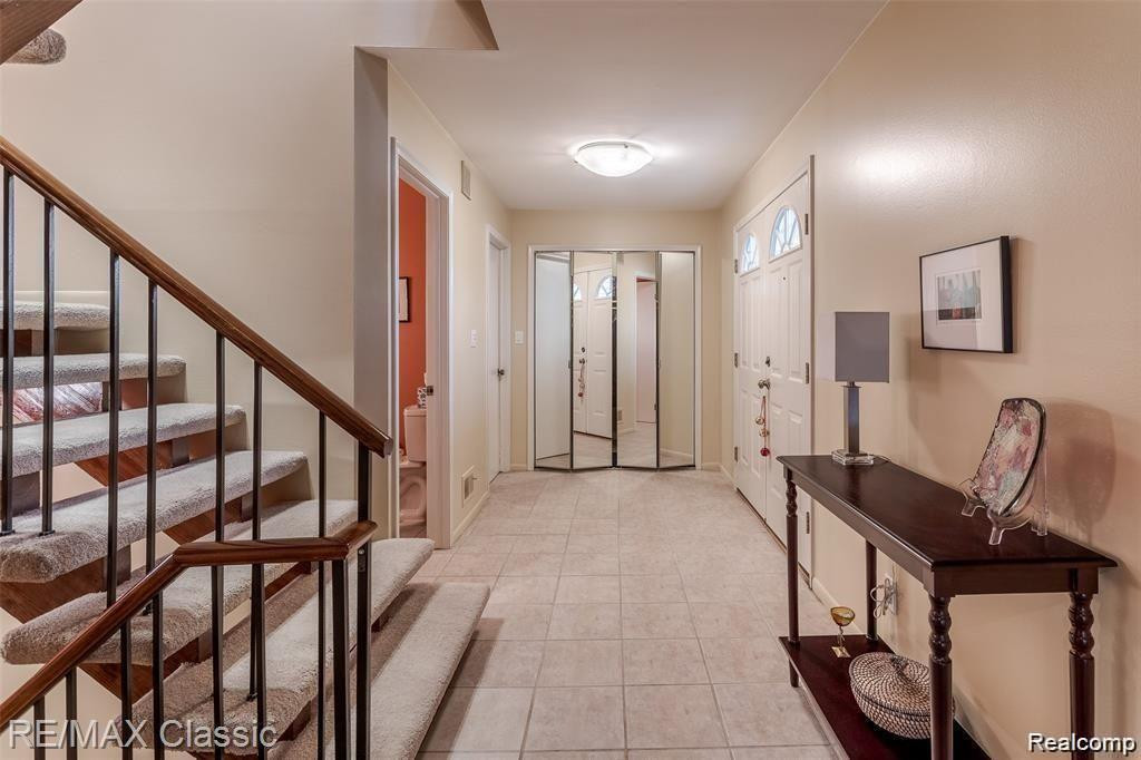6912 PEBBLECREEK WOODS Drive, West Bloomfield, MI — Photo 2