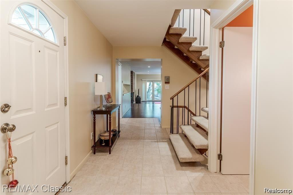 6912 PEBBLECREEK WOODS Drive, West Bloomfield, MI — Photo 3