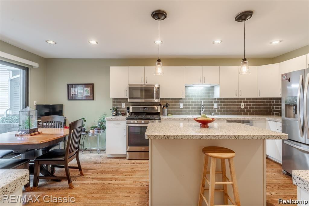 6912 PEBBLECREEK WOODS Drive, West Bloomfield, MI — Photo 7