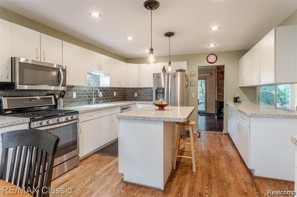 6912 PEBBLECREEK WOODS Drive, West Bloomfield, MI — Photo 8