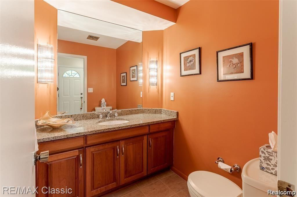 6912 PEBBLECREEK WOODS Drive, West Bloomfield, MI — Photo 9