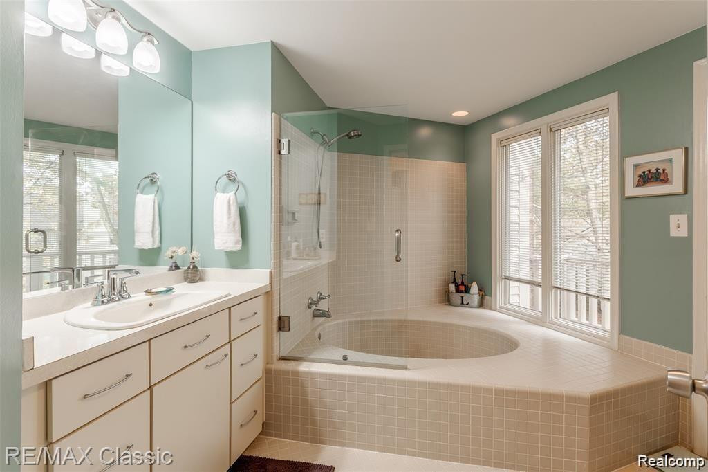 6912 PEBBLECREEK WOODS Drive, West Bloomfield, MI — Photo 11