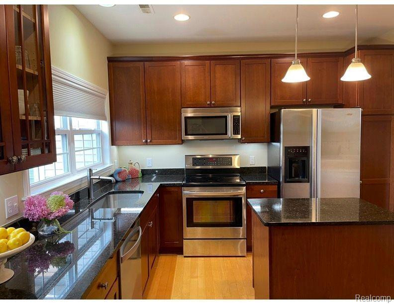 2932 N KNIGHTSBRIDGE Circle, Ann Arbor, MI 48105 — Photo 8