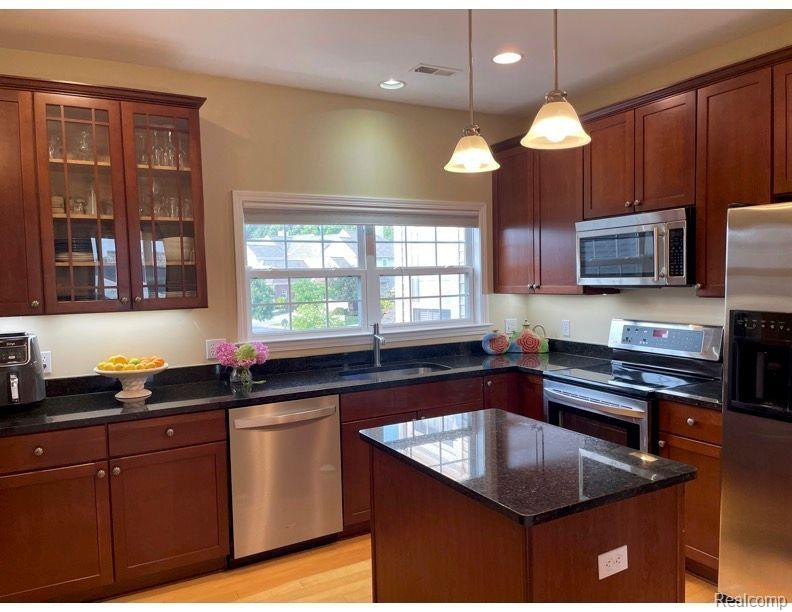 2932 N KNIGHTSBRIDGE Circle, Ann Arbor, MI 48105 — Photo 9