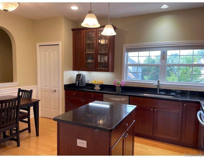 2932 N KNIGHTSBRIDGE Circle, Ann Arbor, MI 48105 — Photo 10