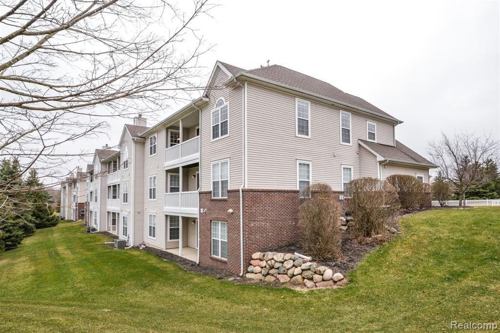 2932 N KNIGHTSBRIDGE Circle, Ann Arbor, MI 48105 — Photo 38