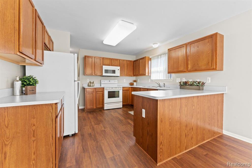 9110 CELESTINE Drive, Belleville, MI 48111 — Photo 10
