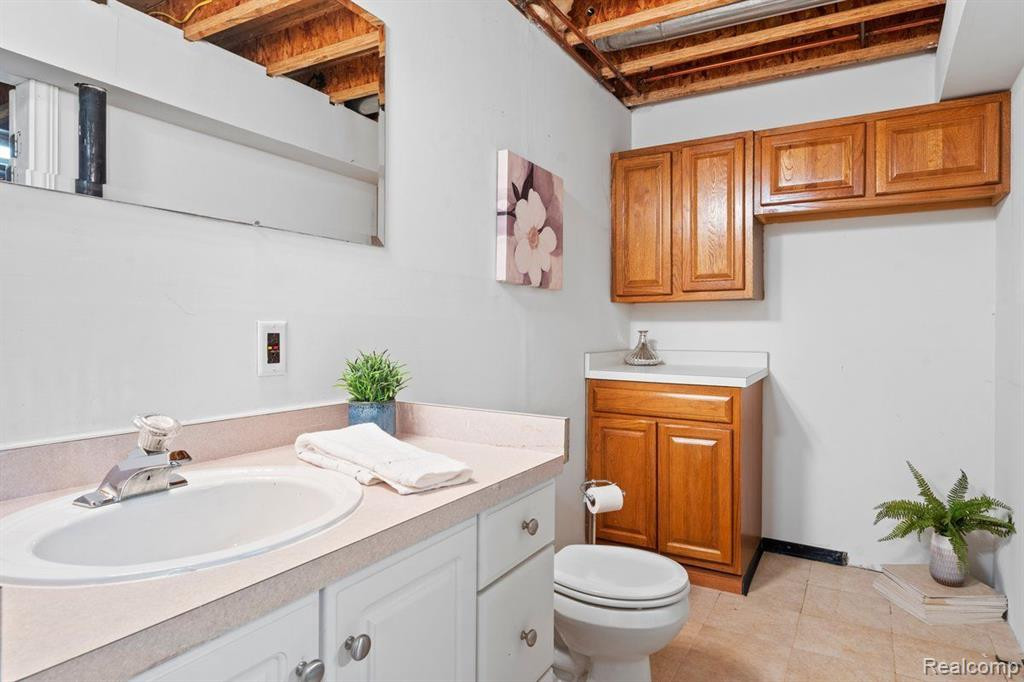 9110 CELESTINE Drive, Belleville, MI 48111 — Photo 28
