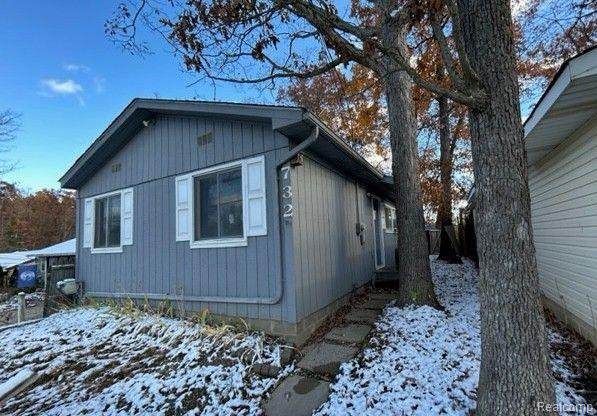 732 N CONKLIN Road, Lake Orion, MI 48362 — Photo 2