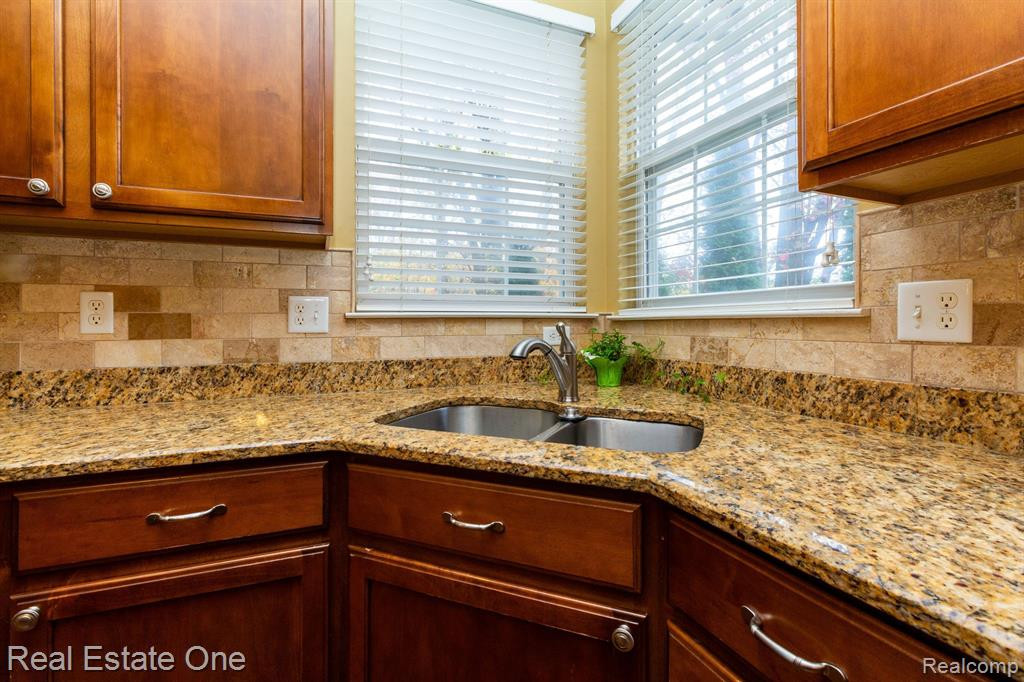 27158 MAXWELL Court, Novi, MI — Photo 16